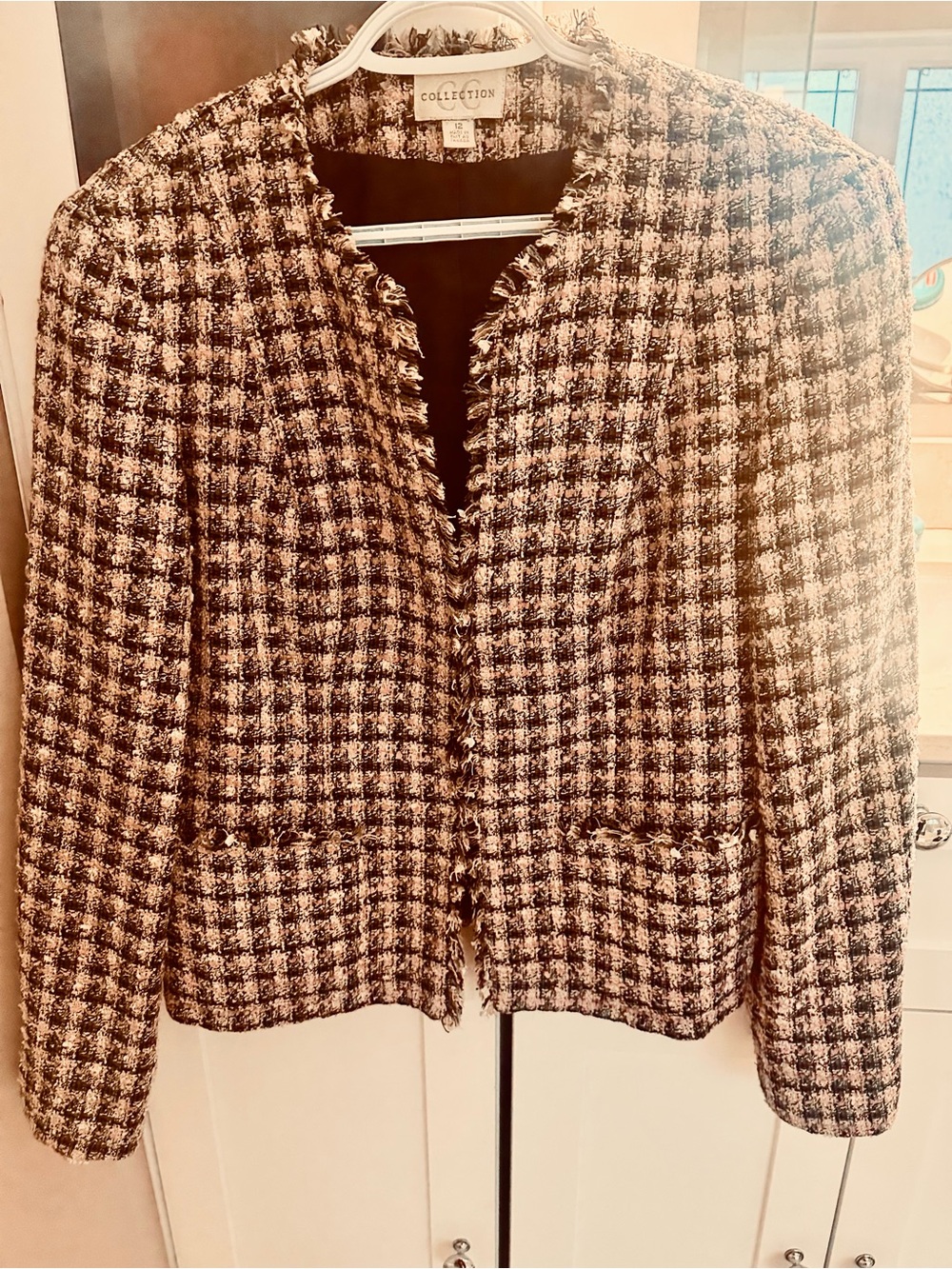 Sz 12 women’s boucle jacket. Waist length with 2 hidden front snaps